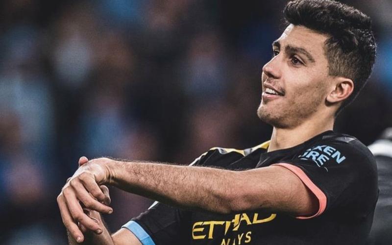 太阳报：罗德里在阳台玩无人机，邻居报警认为隐私被侵犯