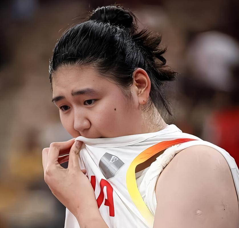 中国女篮官宣世界杯资格赛名单：李月汝&张子宇在列 刘禹彤落选