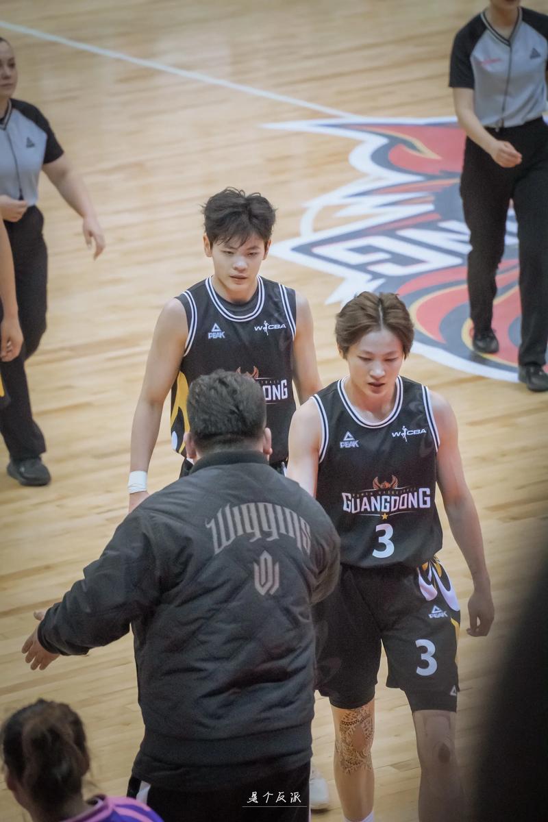 杨舒予接棒姐姐杨力维 成为中国女篮队长