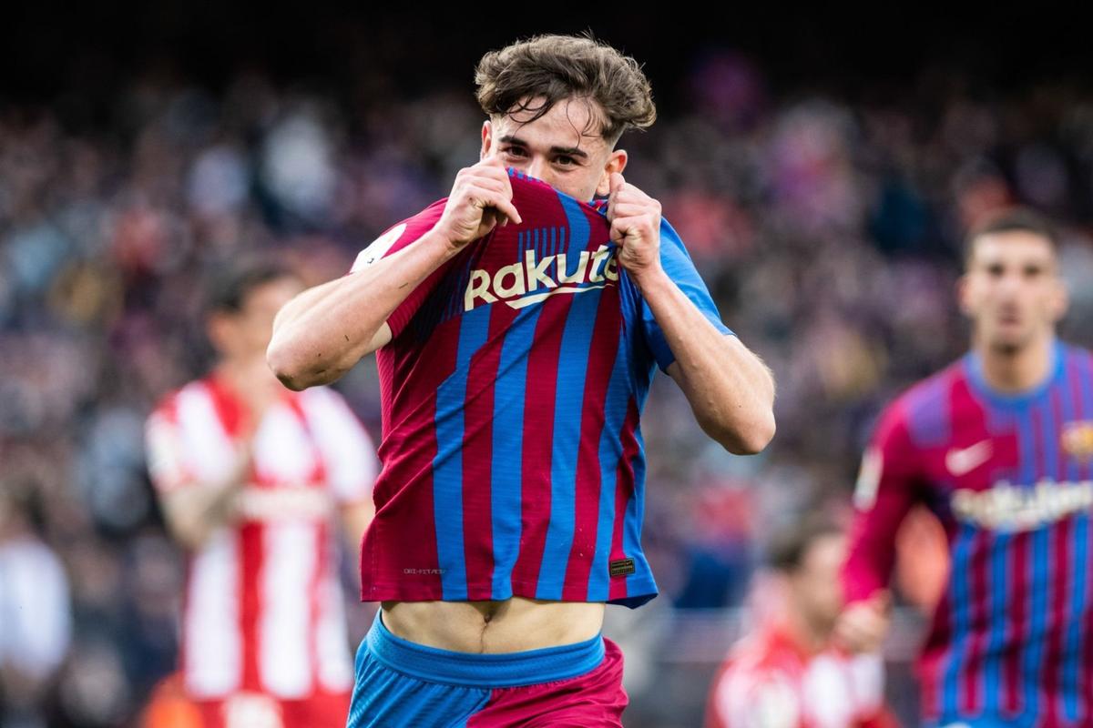 官方：巴萨与18岁边卫吉列姆·维克托续约至2028年 含延长1年条款