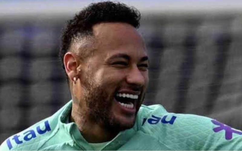 点赞成人网红引争议，内马尔辩称：是误触，我从来不给女性点赞