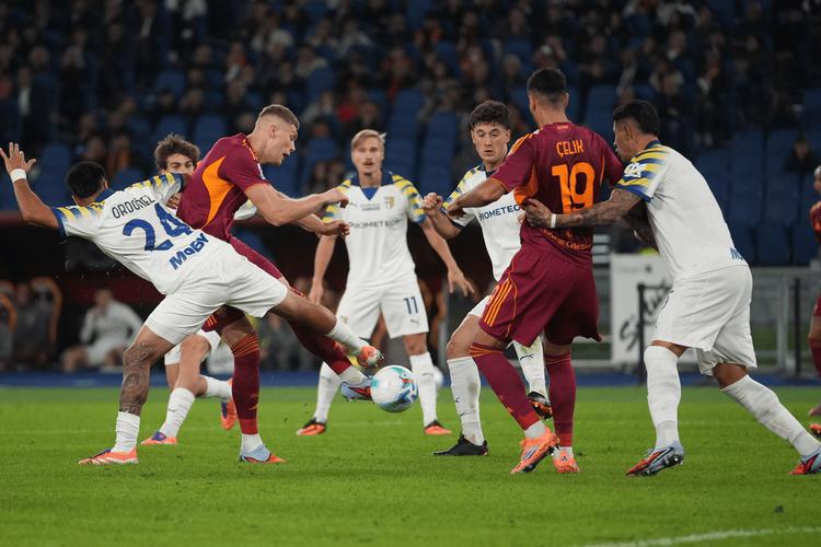 米体：米兰队友德比战后一直在更衣室等魔笛，他一进门就为他高呼