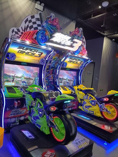 放松身心！克雷桑晒视频，与伴侣在电玩城玩投篮机、足球游戏