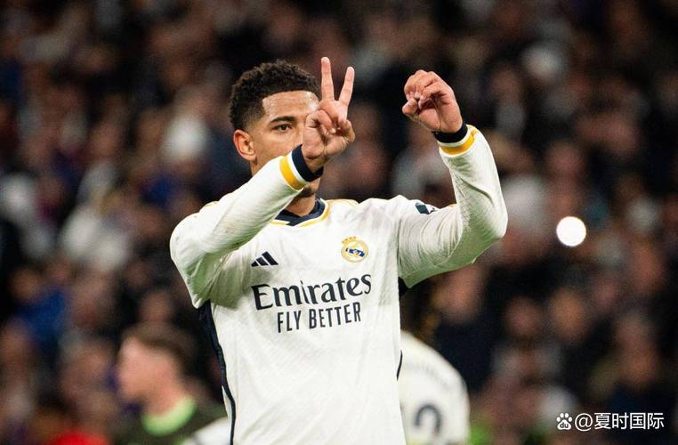 阿尔瓦雷斯本场数据：2次射门打进2球，送出1记助攻，获评10分