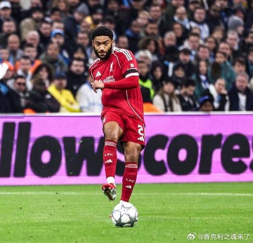 乔·戈麦斯数据：21次丢失球权全场最多，无关键传球，获评6.4分