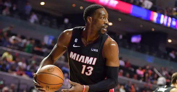 太猛了！阿德巴约半场狂轰43分 比个人此前单场得分纪录还高2分