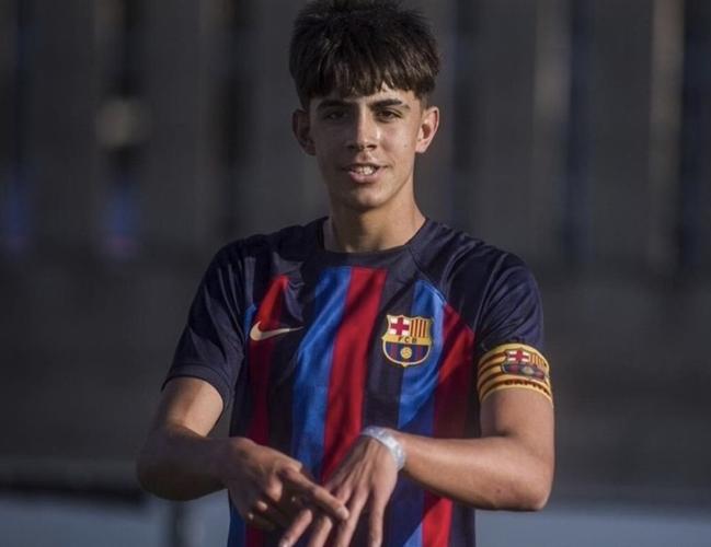 每体：贝尔纳尔被换下是因为腿部抽筋，无法继续完成比赛