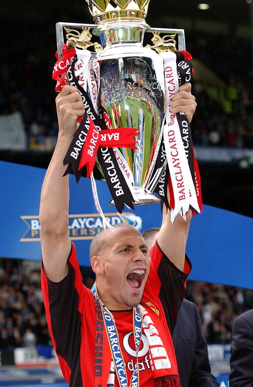 费迪南德：约罗的身体与对手不在一个水平，他对抗时要有所选择