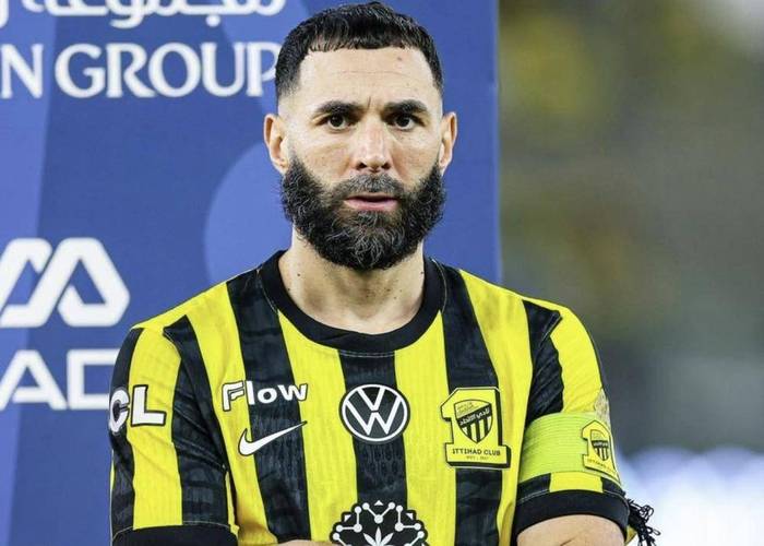 阿扎尔：生涯最强队友本泽马，最强对手梅西，最不喜欢对位沃克