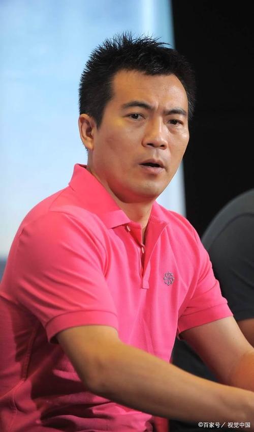 黄健翔谈铜梁龙主场票价过高：足球搭台文艺，还是文艺撑场足球？