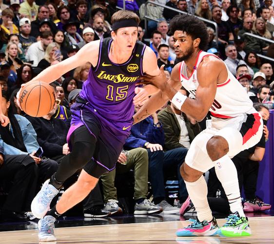 雷迪克：这是里夫斯首次单场多次打3+1 我和哈登也有过这种表现