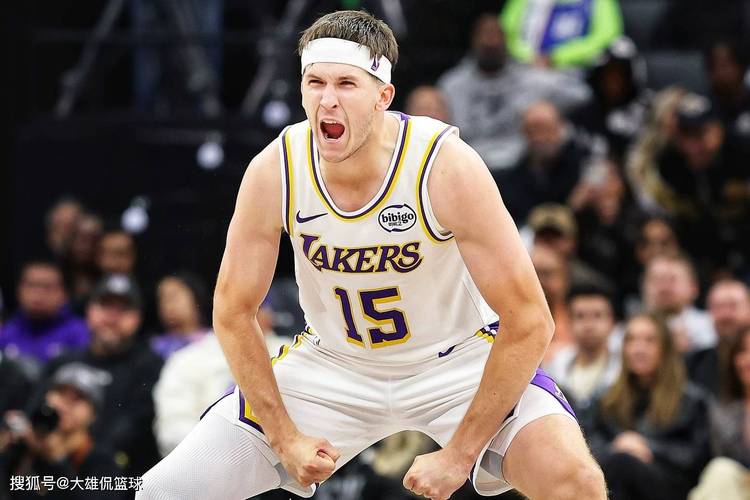 雷迪克说自己多次做到单场多次3+1 里夫斯调侃：没人关心