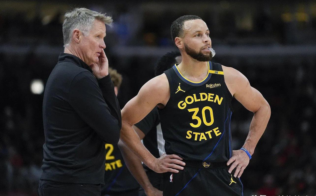 波津：我想和库里一起打球&谁不想呢？我知道他正努力尽快归队