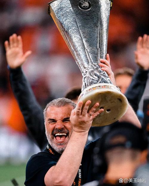 沃克：英格兰很有机会世界杯夺冠，但要面对压力在关键时刻站出来