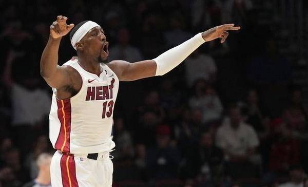 致敬科比时请尊重阿德巴约 美媒：科比也是对阵弱队&有刷数据嫌疑