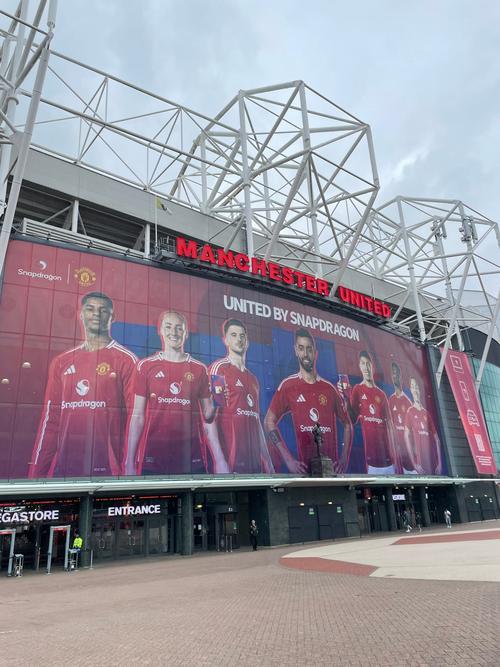 跟队：曼联新球场顶棚设计可能取消 2030年入驻的希望很渺茫