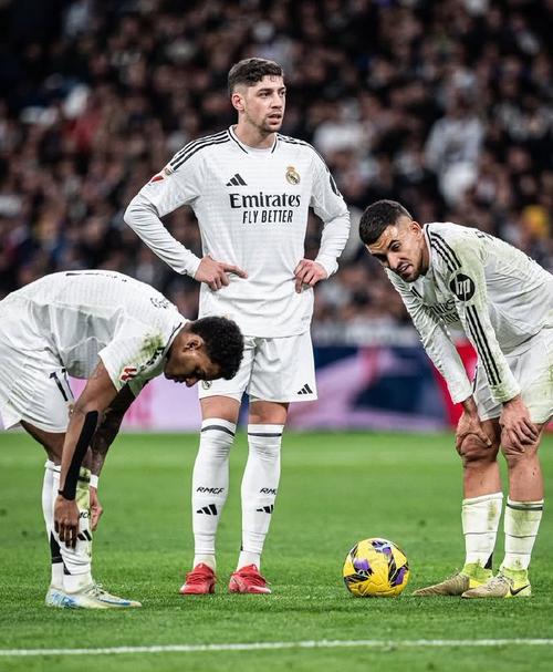 记者晒手机图：金球奖是你的！巴尔韦德调侃：手机也是给我的吗？