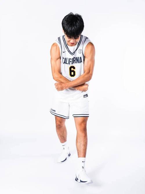 访问的第四所大学！张博源晒出访问俄勒冈大学期间拍摄的定妆照！