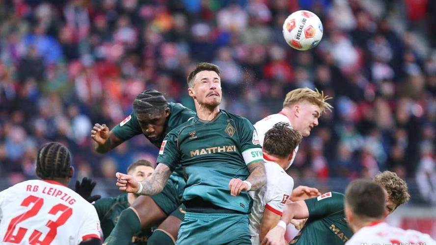 队报：阿森纳派球探考察莱比锡后卫卢克巴，尚未正式报价