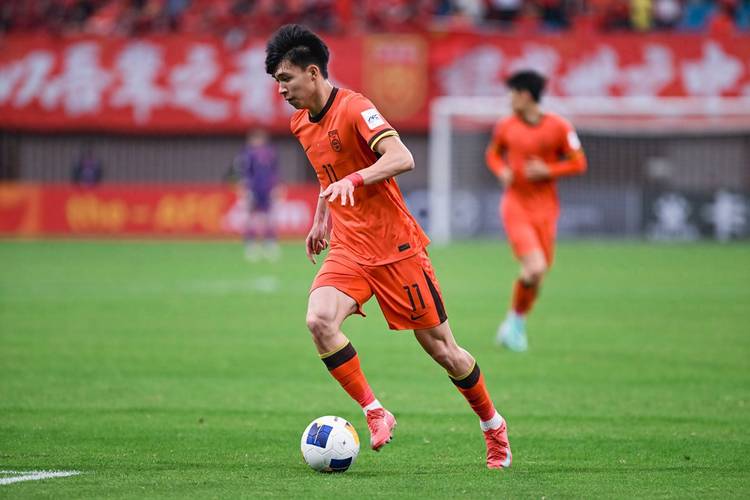 上赛季中超11球本土射手王！王钰栋：新赛季目标还是先定个10个球