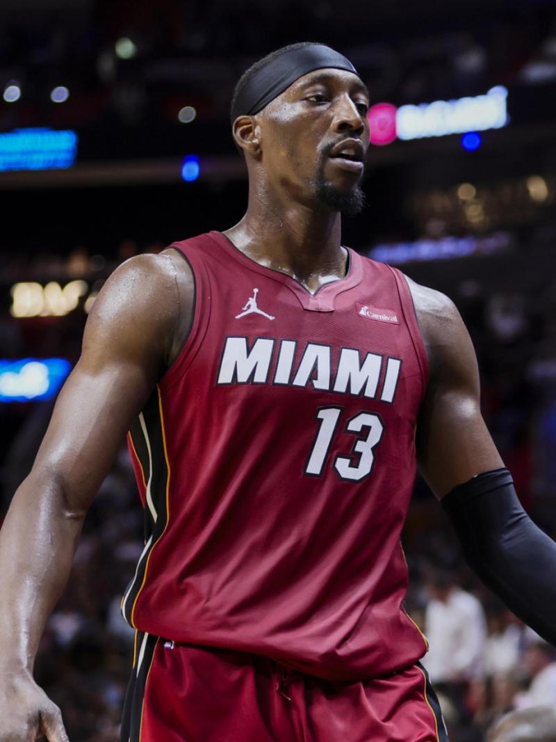 韦德：阿德巴约前三节发挥完美 但人们只盯着变成闹剧的最后5分钟