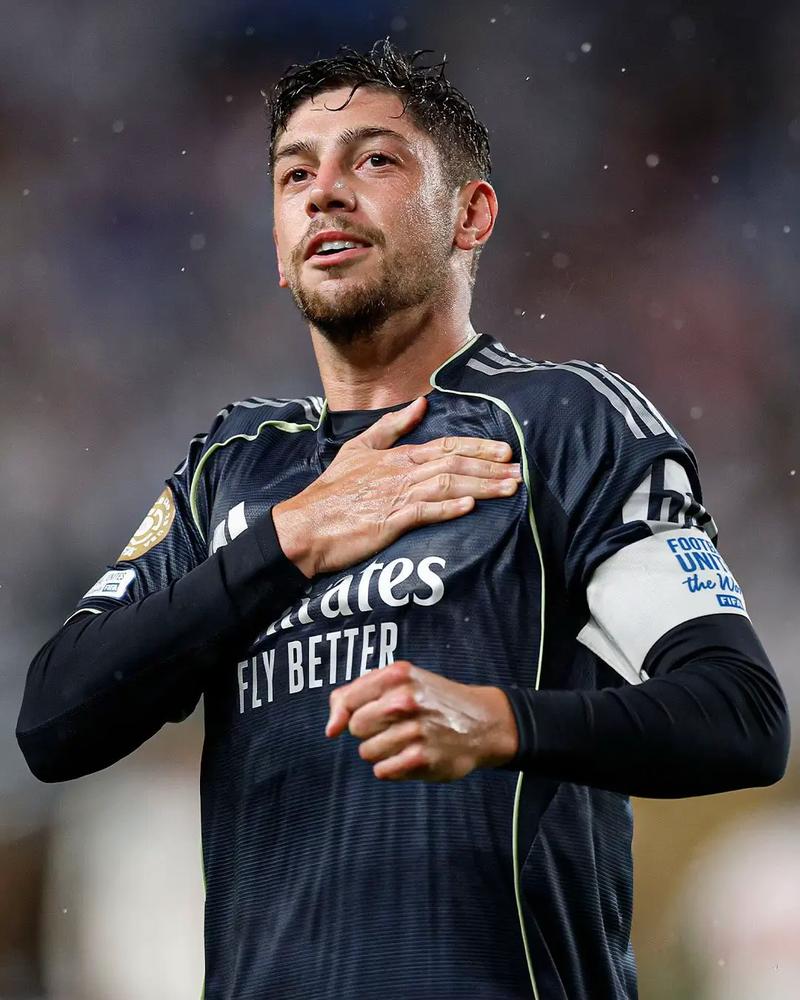 龙赛罗谈激动落泪：巴尔韦德才华横溢 皇马缺兵少将却拿下曼城