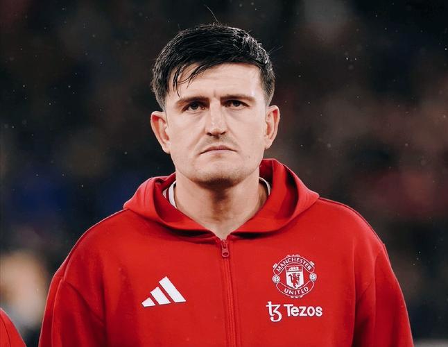 英媒：曼联关注诺丁汉森林中卫穆里略，考虑降薪续约马奎尔