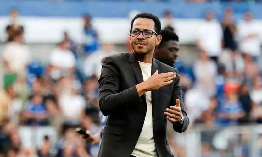 失误送礼！电讯报：罗塞尼尔更喜欢约恩森，因为他出球比桑切斯好