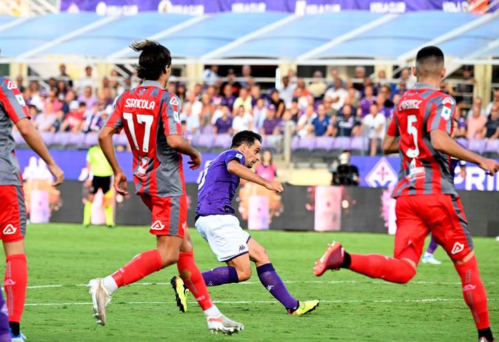 药厂社媒晒角球破门视频：愿望清单✅，对阵枪手时打入枪手式进球