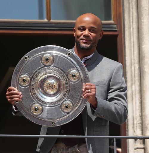 德天空：孔帕尼很欣赏19岁中场戴伯尔，球员本赛季随一线队训练