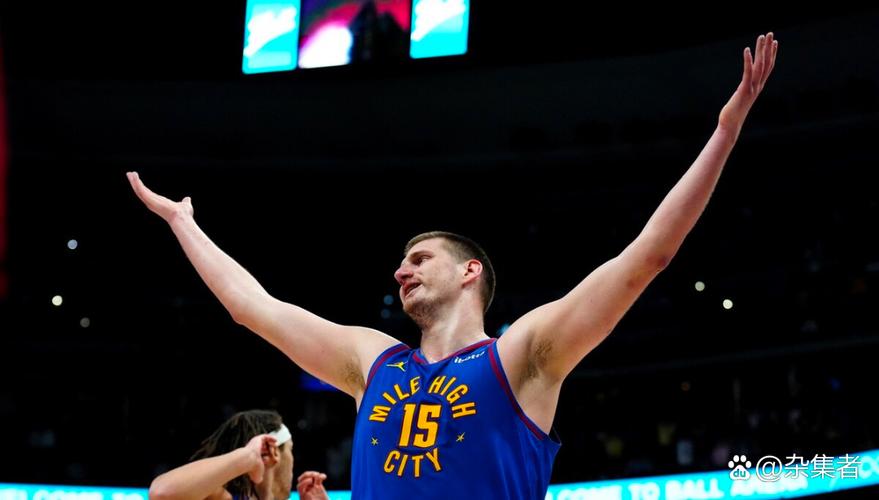 约基奇生涯战文班4胜2负 场均得分约基奇更多 抢断&盖帽文班占优