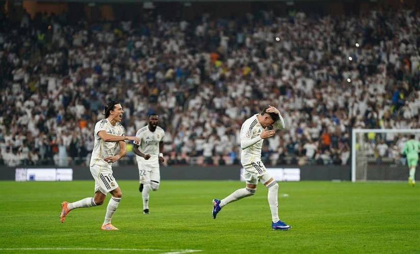 看嗨了！罗德里戈在家见证巴尔韦德戴帽，三次激动庆祝+振臂高呼