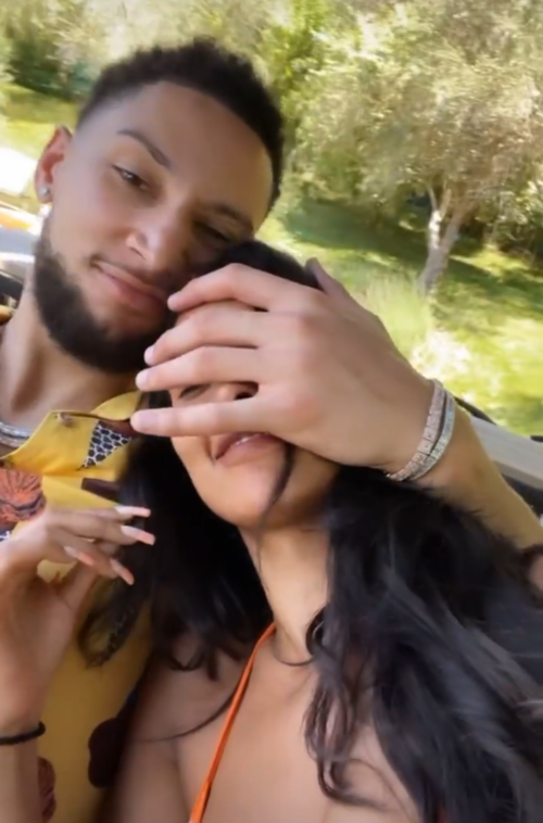 埃杜19岁女儿与27岁道格拉斯·路易斯公开恋情，社媒甜蜜互动