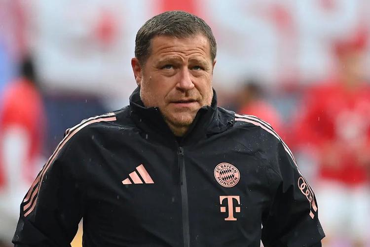 记者：拜仁内部批评埃贝尔花钱太多，他有可能在明年离开俱乐部