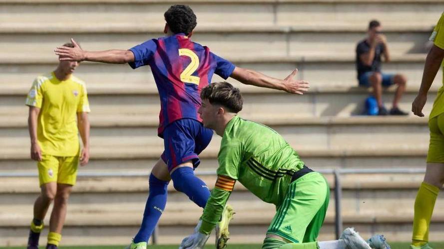 每体：巴萨周末将实施轮换，弗里克可能让小将埃斯帕特首发出战