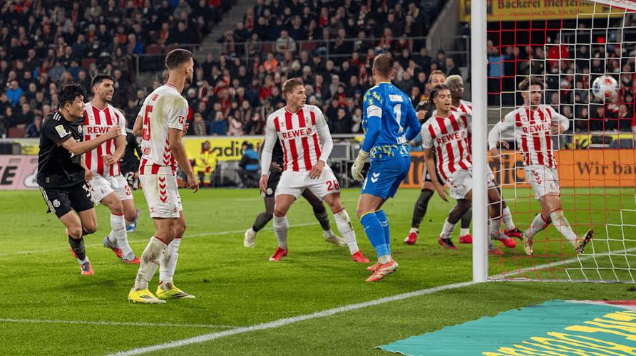 记者：科隆计划买断18岁中场查维斯，拜仁未来两年拥有回购权