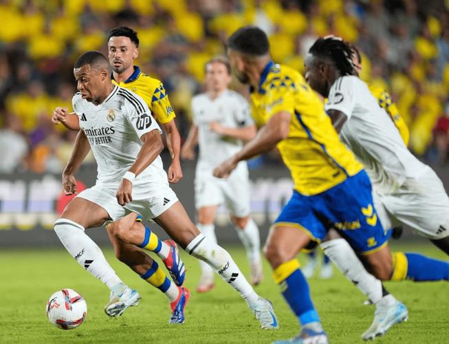 记者：门迪有机会出战与曼城次回合，姆巴佩也将随队出征