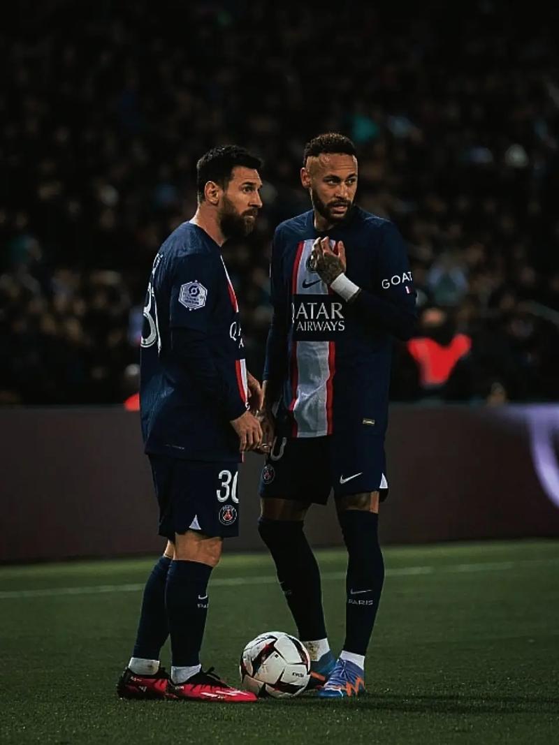 期待！网飞推出小罗纪录片，4月16日首播梅西、内马尔等人出镜