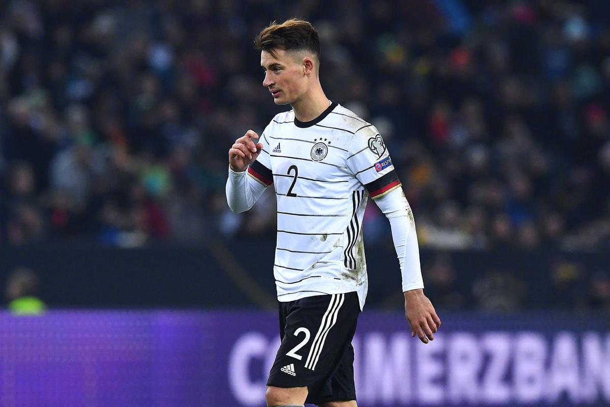 官方：大阪钢巴官宣签下32岁前德国国脚后卫菲利普·马克斯