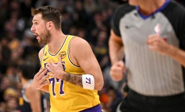 东契奇：第二节布泽利斯用垃圾话把我喷醒了 但我没做回应