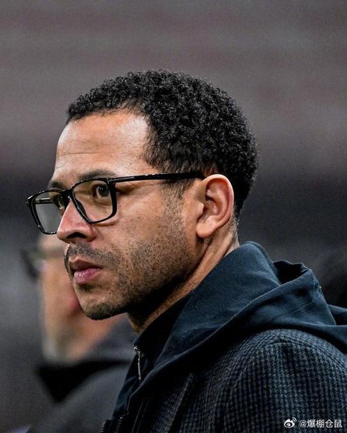 理查兹力挺罗塞尼尔：战术方面他确实有东西，他正在酝酿一场风暴