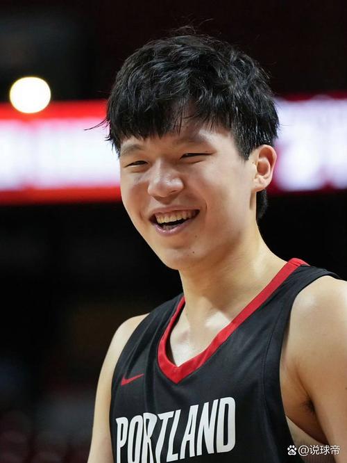 媒体人：杨瀚森的篮板保护更好了 也很少有那种莫名其妙的犯规了