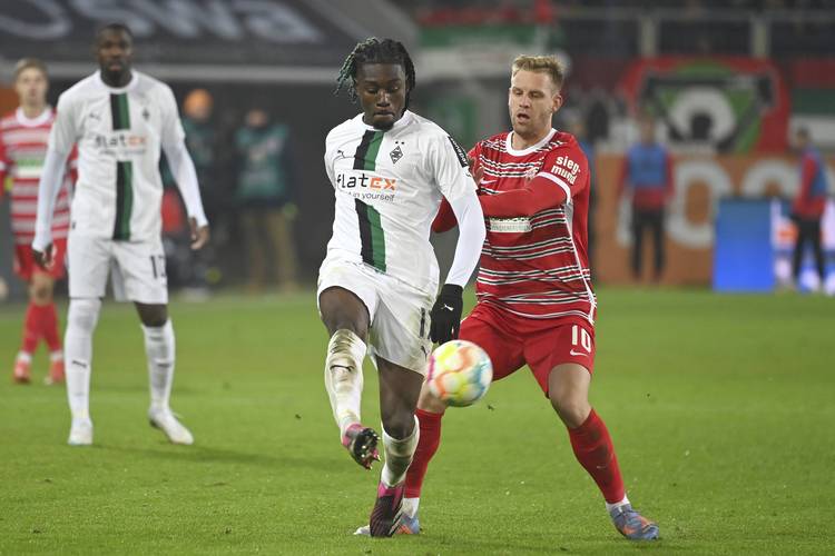 米兰中场福法纳：10年前边踢球边送外卖 18岁时想过退役