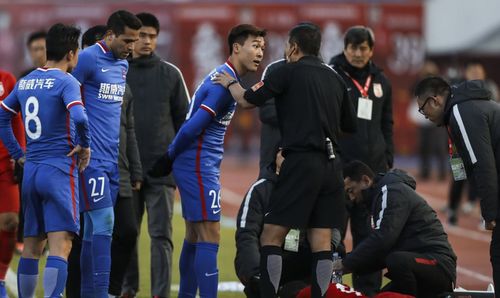 这都没打进？冯劲包抄面对大半个空门打偏，但马莱莱也越位在先了