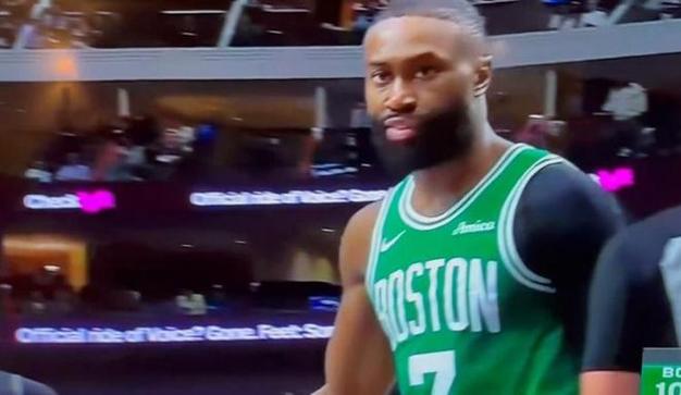 如何定义造犯规？杰伦·布朗：夸大身体接触 故意装成被犯规