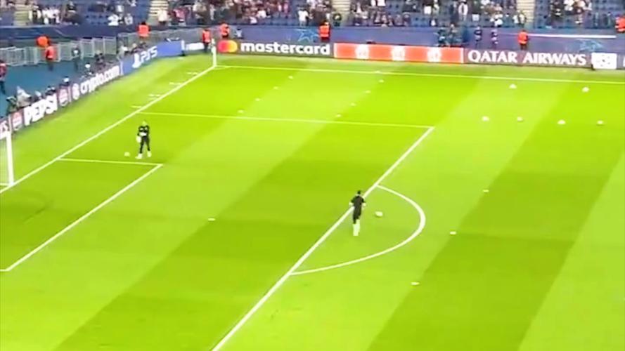 又添一笔账！里尔球迷狂嘘大马丁，拉横幅称“不欢迎”