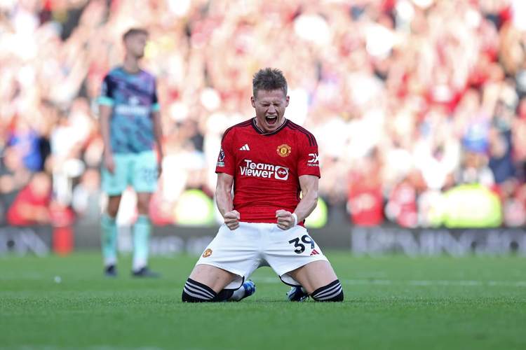 罗马诺：麦克托米奈可能回曼联的传闻不实，那不勒斯已在谈续约