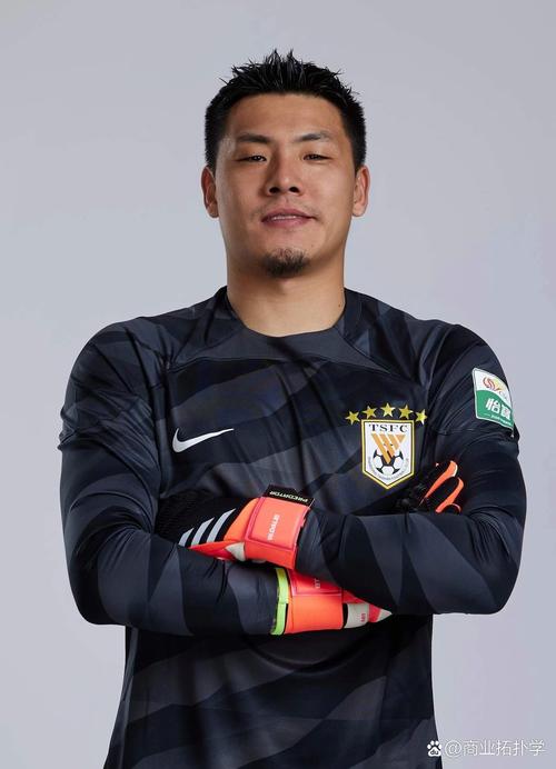 49岁前中超球员送外卖：不会躺平，一天三四百收入对得起付出