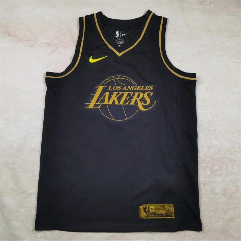 上身效果如何？湖人球星东契奇身穿巴西第二客场球衣