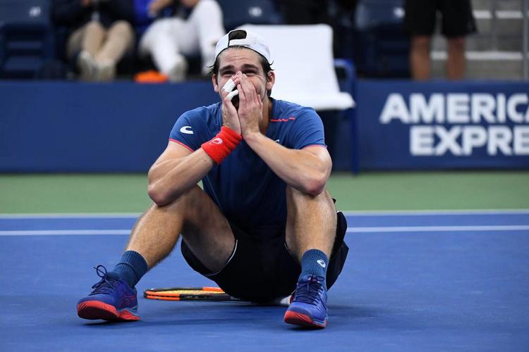 塞维主帅：如今战火纷飞，我们却还在谈论踢球，对一切都漠不关心